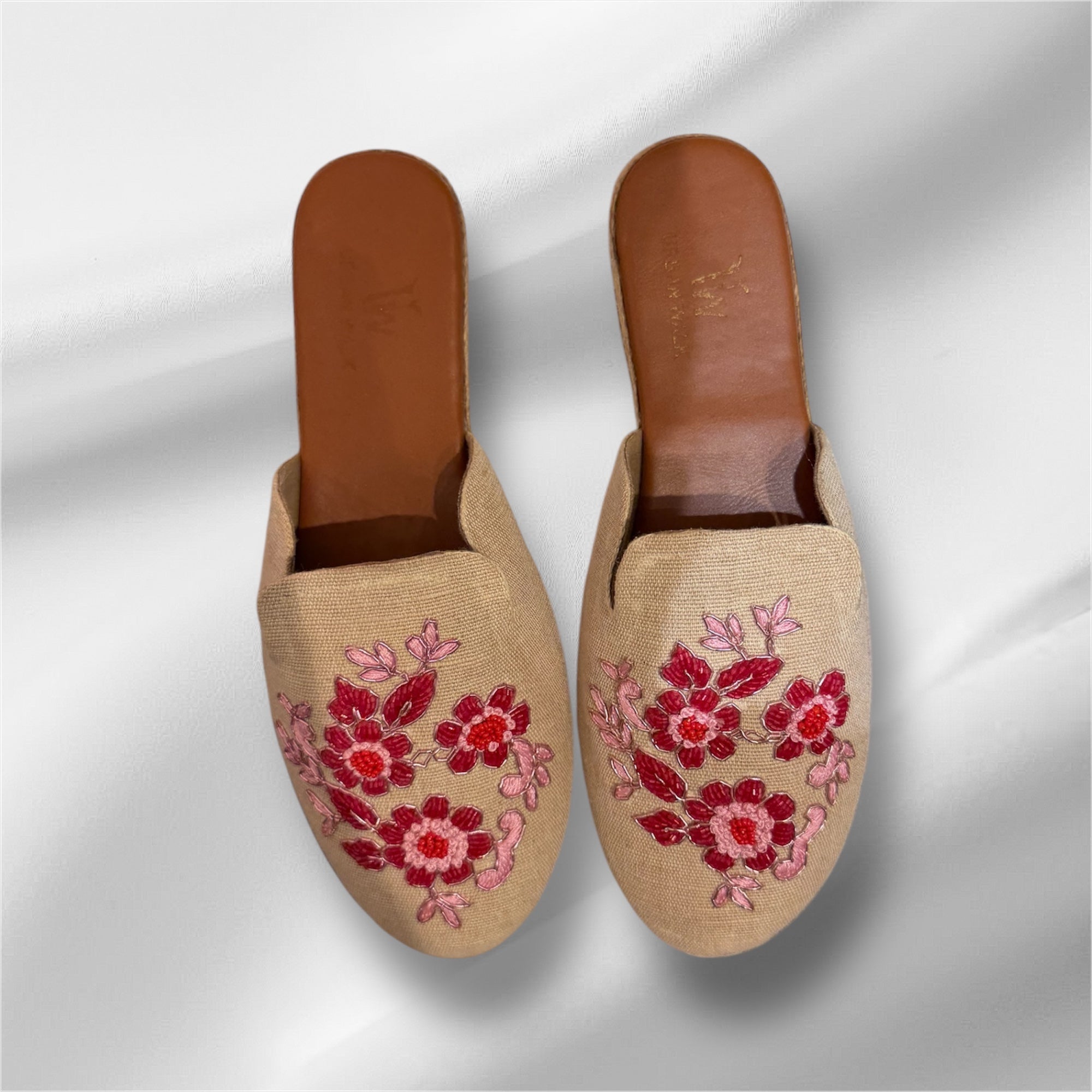 Jute Red hande embroidered half shoes
